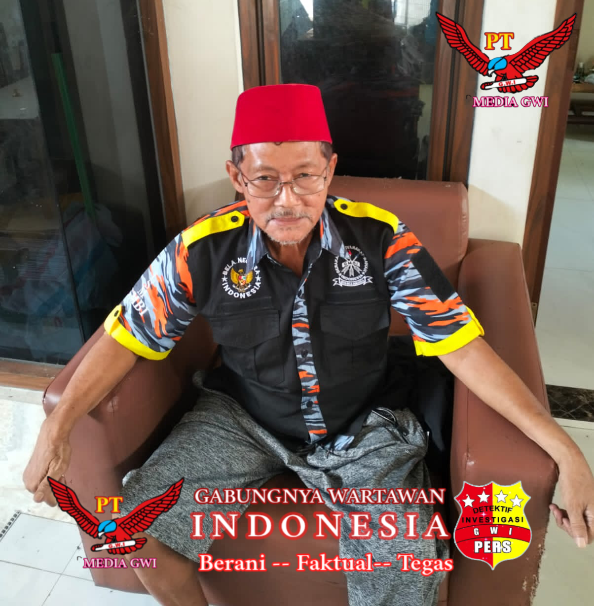SELAMAT HARI ULANG TAHUN YANG KE 79 KEPADA POLRI M G W I Raflis s. Dalam memperingati Hari Ulang Tahun Bhayangkara yang ke 79,semoga Polri semakin jaya dan menjadi mitra strategis bagi masyarakat. Saat di temui di rumah kediamannya jl.Rawa Semut Bekasi Timur hari Selasa (1/7/2025. Beliau mengatakan Polri harus semakin dekat di hati masyarakat,semakin profesional dan menjadi pengayom masyarakat,komentarnya. Terutama profesional dalam menegakkan supremasi hukum tidak tebang pilih dalam menegakkan kebenaran & keadilan yang merata. Karena Polri sebelumnya tidak seperti era saat-saat ini yang lebih mengedepankan persuasife & humanis dalam menangani “setiap aksi demonstrasi,transparansi dllnya. Pokoknya Polri “agak sedikit berbedalah dengan tahun-tahun yang lalu. Harapannya Abah Zakaria biasa di sapa, bahwasannya Polri ke depan berbeda dengan “masa-masa lalu yang buruk”, dan Polri menjadi”garda terdepan dalam penegakkan hukum dan menjadikan dekat di hati masyarakat”,pungkasnya mengakhiri bincang-bincang singkat dengan awak media Elegan News. (WIDY MARHAEN).ABAH ZAKARIA KETUA DISTRIK GMBI KOTA BEKASI UCAPKAN SELAMAT HARI ULANG TAHUN YANG KE 79 KEPADA POLRI M G W I. (Raflis s). Dalam memperingati Hari Ulang Tahun Bhayangkara yang ke 79,semoga Polri semakin jaya dan menjadi mitra strategis bagi masyarakat. Saat di temui di rumah kediamannya jl.Rawa Semut Bekasi Timur hari Selasa (1/7/2025. Beliau mengatakan Polri harus semakin dekat di hati masyarakat,semakin profesional dan menjadi pengayom masyarakat,komentarnya. Terutama profesional dalam menegakkan supremasi hukum tidak tebang pilih dalam menegakkan kebenaran & keadilan yang merata. Karena Polri sebelumnya tidak seperti era saat-saat ini yang lebih mengedepankan persuasife & humanis dalam menangani “setiap aksi demonstrasi,transparansi dllnya. Pokoknya Polri “agak sedikit berbedalah dengan tahun-tahun yang lalu. Harapannya Abah Zakaria biasa di sapa, bahwasannya Polri ke depan berbeda dengan “masa-masa lalu yang buruk”, dan Polri menjadi”garda terdepan dalam penegakkan hukum dan menjadikan dekat di hati masyarakat”,pungkasnya mengakhiri bincang-bincang singkat dengan awak media M G W I (Rallis s).
