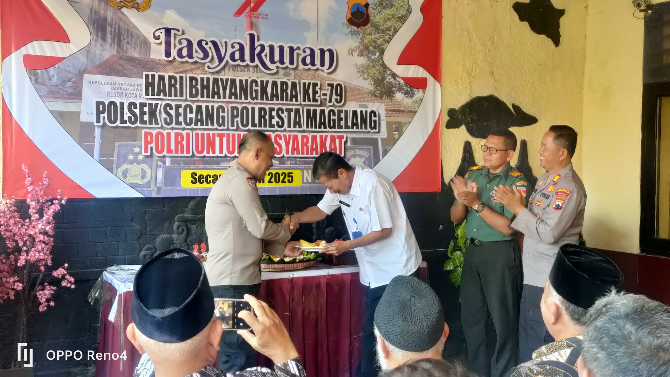 Polsek Secang Laksanakan Tasyakuran Potong Tumpeng HUT Bhayangkara Ke-79