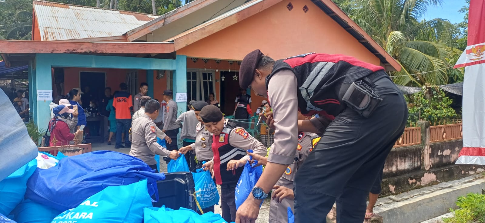 Gerak Cepat Polres Poso, Salurkan Bantuan, Untuk Warga Terdampak Gempa Magnitudo 6,0.