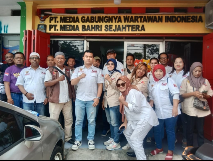 Keluarga Besar DPD GWI PROVINSI Banten dan DPC GWI Tangerang Kota Berbagi Jum’at Berkah