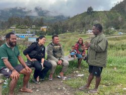 Satgas Ops Damai Cartenz, Gelar Pemeriksaan Kesehatan Dan Interaksi Humanis Bersama Masyarakat Sinak.