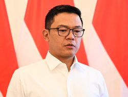 Sekjen Gerindra Sugiono Merespons Pro Kontra Usulan Pahlawan Nasional.