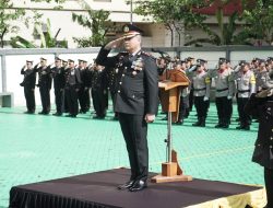 Upacara Hari Pahlawan di Polres Jakbar, Kapolres dan Wakapolres Ajak Personel Teladani Nilai Kepahlawanan
