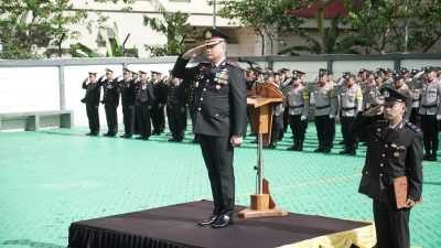 Upacara Hari Pahlawan di Polres Jakbar, Kapolres dan Wakapolres Ajak Personel Teladani Nilai Kepahlawanan