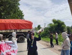 PMII STAI Assalamiyah, Gelar Aksi Di Jalan Cikande–Rangkas Bitung, Desak Penegakan Aturan Jam Operasional Mobil Tambang.