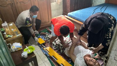 POLRESTA CILACAP BANTU EVAKUASI WARGA SAKIT DIABETES KE RUMAH SAKIT