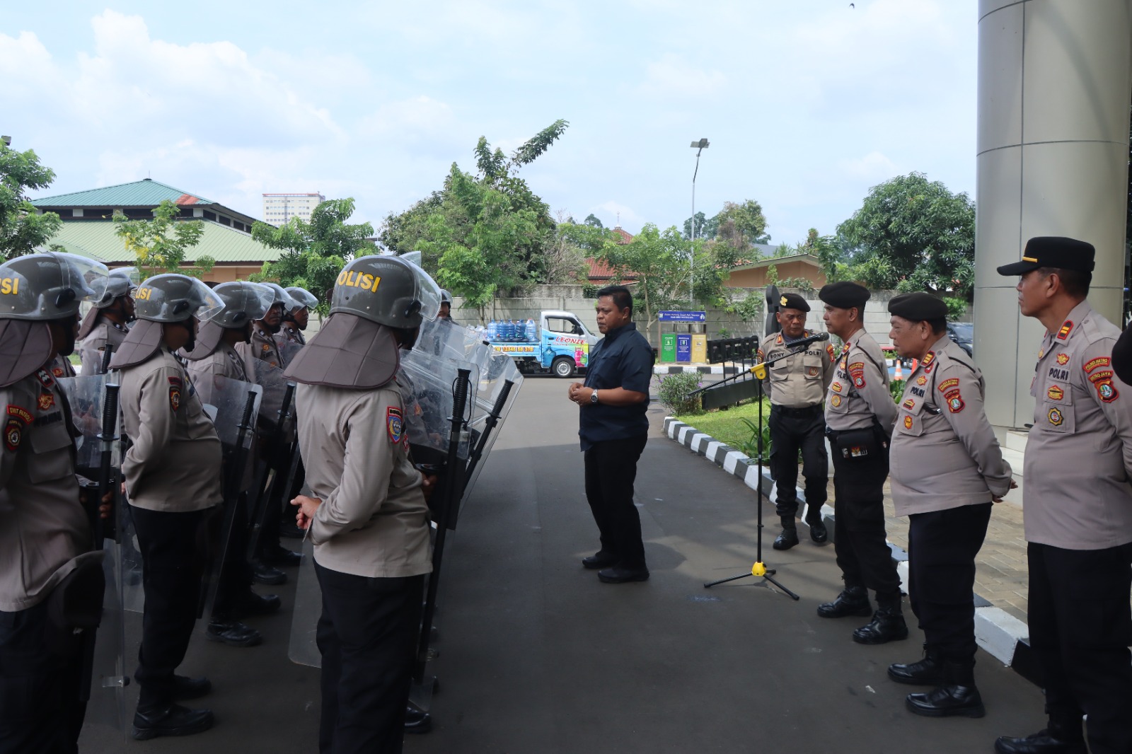 Tingkatkan Kesiapsiagaan, Satsamapta Laksanakan Latihan Dalmas Awal dan Lanjut di Lapangan Apel Polres