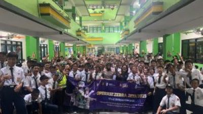 Lewat Operasi Zebra Jaya 2025, Satlantas Jakbar Edukasi Pelajar Bahaya Pelanggaran Lalu Lintas