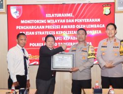 Kapolres Metro Tangerang Kota Terima Penghargaan Presisi Award dari LEMKAPI