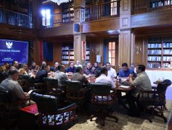 Rapat Hari Minggu, Prabowo Atensi Penertiban Kawasan Hutan dan Pertambangan.