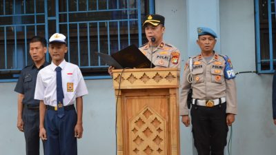 Kapolsek Kalideres Jadi Pembina Upacara di SMPN 204, Ajak Pelajar Jauhi Tawuran & Narkoba