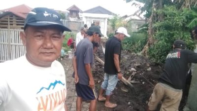 Warga Desa Sidamukti lakukan Gotong Royong Renovasi Selokan Guna Mencegah Terjadinya Banjir