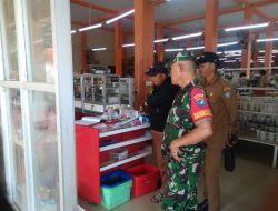 Danramil 13/Belitang Hulu Laksanakan Komsos dan Cek Sembako di Desa Balai Sepuak