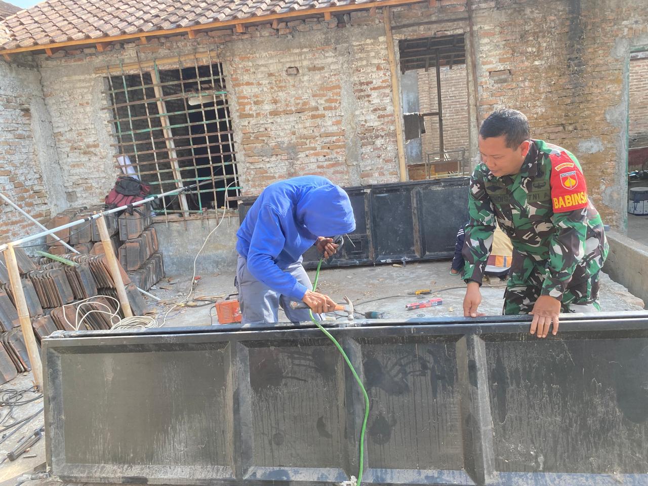 Babinsa Koramil Selo, Dorong Semangat Pelaku Usaha Bengkel Las, Di Dukuh Senet.