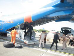 2 Ton Logistik Dan Ron Bantuan Mabes Polri, Untuk Aceh Tahap II, Tiba Bandara SIM.