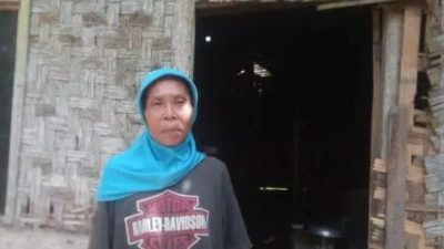 Rumah Warga di Desa Cikadu Rusak Parah Tertimpa Pohon Kelapa, Tanpa Angin dan Hujan