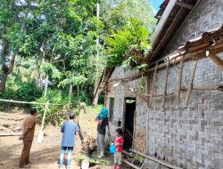GWI Apresiasi Gerak Cepat Pemerintah Desa Cikadu Tanggapi Rumah Warga yang Tertimpa Pohon Kelapa