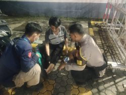 Respons Cepat Pamapta Polres Jakbar Selamatkan Korban Laka Tunggal di daan mogot