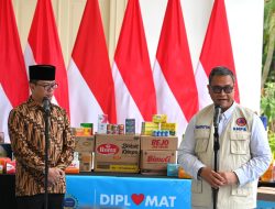 Menlu Sugiono Salurkan Bantuan Diplomat Peduli 2025 untuk Korban Bencana Sumatera Melalui BNPB.