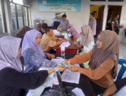 Pj Geuchik Gampong Meurandeh Tengah,.Salurkan Bantuan BLT Pasca Banjir Bandang, Sejumlah 596 Kepala Keluarga.