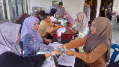 Pj Geuchik Gampong Meurandeh Tengah,.Salurkan Bantuan BLT Pasca Banjir Bandang, Sejumlah 596 Kepala Keluarga.