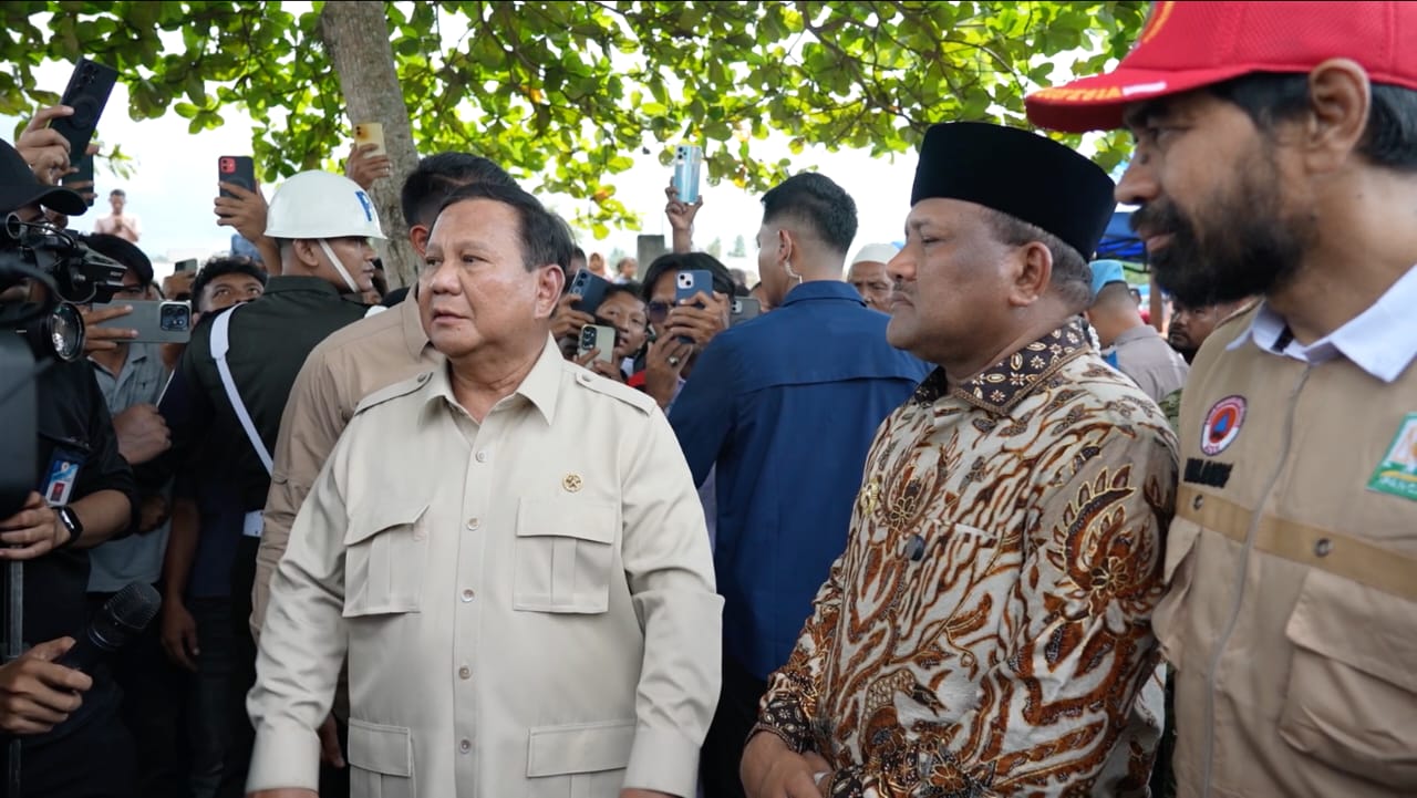 Prabowo Pastikan Sawah Rusak Akibat Bencana Direhabilitasi dan Utang Dihapus: Petani Tidak Usah Khawatir.