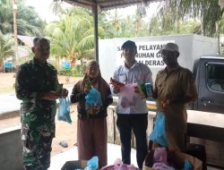 Dukung Program Nasional, Babinsa Teluk Pakedai Garda Terdepan Pemenuhan Gizi Masyarakat