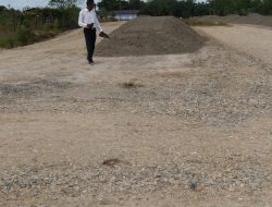 Setelah Di Lakukan Pemberitaan Miring, Terkait Tumpang Tindih, Penggunaan Dana Anggaran Proyek Pekerjaan Pengerasan Badan Jalan Pintu 3 Unsam Belakang Langsa Itu.