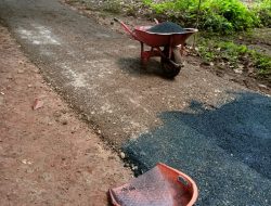 Diduga Pembangunan Jalan Lingkungan, Di Desa Cikopomyak, Terkesan Asal Jadi Saja, Gubernur Ja-Bar, Di Minta Cek Ke Lokasi.