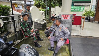 Senyum Ter Dan Humanis, Cara Jitu Babinsa Tipes Jalin Kedekatan Dengan Linmas.