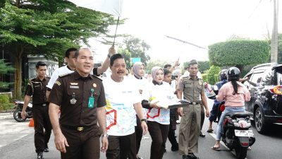 Kajati Kepri, Pimpin Upacara Dan Kampanye Anti Korupsi Di Ruas Jalan Tanjung Pinang.