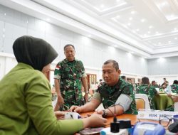 Bakti Kesehatan Peringati Hari Juang TNI AD 2025, Pangdam XII/Tpr Donorkan Darah Bersama Prajurit