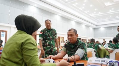 Bakti Kesehatan Peringati Hari Juang TNI AD 2025, Pangdam XII/Tpr Donorkan Darah Bersama Prajurit