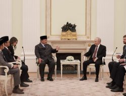 Bertemu Prabowo, Putin Sebut Rusia Siap Bantu Indonesia di Bidang Energi Nuklir.