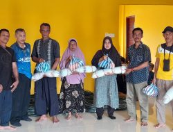 Desa Resang Bagikan Alat Tangkap Jaring Ikan, Pantai Pinggir Sama Bubu Ketam, Kepada Warga Masyarakat Nelayan,