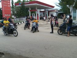 Cukup Sangat Nyaris, Personel Dishub Pemko Langsa, Masih Lakukan Pengejoban Di Galon SPBU Nomor 15.244.309, Desa Gampong Sidodadi.