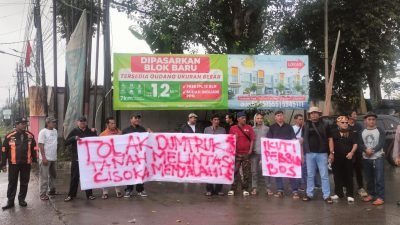 Bentuk Protes Masyarakat Cisoka, Hadang Dum Truk Tanah Yang Melintas Langgar Jam Operasional.