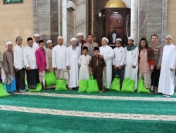 Kapolres Metro Jakbar Sholat Jumat Bersama Warga Kembangan Utara, Wujud Kedekatan Polri dan Masyarakat