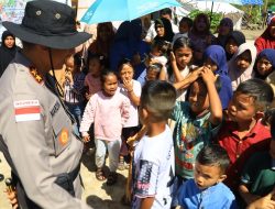 Kapolda Aceh, Serahkan Bantuan Kemanusiaan, Kepada Pengungsi Banjir Dan Longsor, Di Bener Meriah