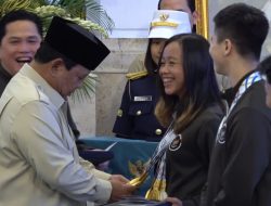 Momen Prabowo Hitung Medali Emas Martina Ayu, Istana Negara Bergemuruh Tepuk Tangan.