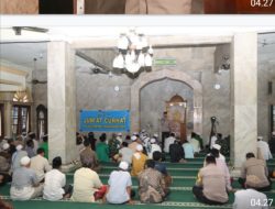 Kapolres Metro Tangerang Kota Laksanakan Jum’at Curhat melalui Sholat Jum’at Keliling di Batuceper