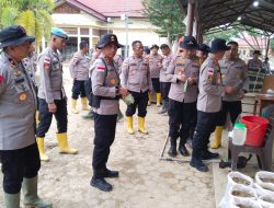 Manfaatkan Lumpur Banjir, Kapolda Aceh, Serahkan Ribuan Polibag Berisi Bibit Tanaman, Kepada Masyarakat Aceh Tamiang.