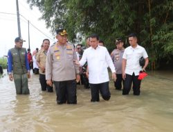 Bupati dan Kapolresta Tangerang Tinjau Banjir di Pasir Ampo Kresek