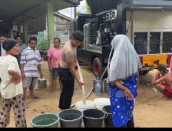 Pascabencana, Brimob Polda Sumut Penuhi Kebutuhan Air Bersih Warga di Desa Sibuluan Nauli
