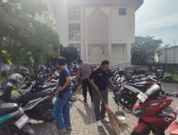 Peringati Isra Mi’raj, Polres Metro Jakarta Barat Gelar Bhakti Sosial Bersihkan Rumah Ibadah