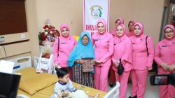 Bertemu Saat Banjir Rob Sei Tabuk, Kapolda Kal-Sel, Berikan Bantuan Biaya Pengobatan Anak Yatim Piatu Korban Laka Lantas.