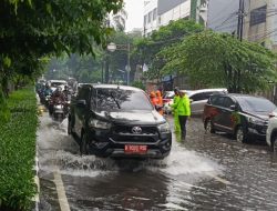 Banjir di Sejumlah Ruas Jalan, Brimob–Lantas–Polair PMJ Dikerahkan