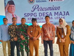 Peresmian dapur satuan pelayanan pangan gizi (SPPG) di desa maja “siap distribusikan Gabungnyawartawan Indonesia -lebak-Nur Ilhamdi Ketua SPPG Desa Maja Ucapkan Terimakasih Pada Muspika Kecamatan Maja Sudah Meresmikan Dapur satuan pelayanan pangan gizi ucap rasa syukur dan terimakasih kepada semua instansi yang telah hadir dalam peresmian ini Launching dapur makan gizi geratis (MBG) Yayasan Nerlanda Artha Ananda Dihadiri Porkopimcam Kecamatan Maja Ketua Satuan Pelayanan Pemenuhan Giji (SPPG) Desa Maja Nur Ilhamdi ucapkan terimakasih kepada seluruh tamu undangan peresmian dapur Makan Bergizi Geratis di Desa Maja Kecamatan Maja Kabupaten Lebak Banten Senin 26/01/2026. “Kami atas nama jajaran relawan SPPG Desa Maja dari yayasan Nalandra Artha Ananda mengucapkan terima kasih kepada semua tamu undangan baik dari Pemerintah Kecamatan Maja Kapolsek Maja Koramil Maja Kepala.Desa Kepala Sekolah dan tamu undangan lainnya yang sudah hadir dalam acara peresmian dapur Makan Bergizi Geratis.”Jelasnya Nur Ilhamdi Ketua SPPG pada media. Tadi sesi puncak acara dilaksanakan pemotongan tumpeng menjadi simbolis yang di pimpin oleh bapak Camat Maja bapak Edi Nurhedi sekaligus meresmikan mulai dibuka dapur makan gizi geratis untuk siswa yang ada di Kecamatan Maja . Masih Ungkapnya Nur Ilhamdi Ketua SPPG Desa Maja dalam bicaranya .Dapur mbg yayasan Nalandra Artha Ananda akan melayani secara bertahap pada siswa untuk tahap pertama kami melayani seribu siswa dan apabila dari uji coba ini berjalan dengan baik kami tambahkan lima ratus siswa sampai dengan tiga ribu siswa . Tadi apa yang sudah di sampaikan oleh ibu Kapus untuk mengajak berkelaborasi dengan penyalur gizi tentunya kami sangat senang dan berharap selalu di awasi dalam penyaluran gizi pada siswa. Kami berharap dikala ada hal hal yang di anggap kurang dalam penyaluran makanan pada siswa ini bisa dibicarakan dengan baik jangan langsung memberikan informasi pada publik dengan opini yang belum tentu benar harus kompirmasi informasi pada kami pengurus SPPG yang sudah melakukan mu dengan pihak sekolah yang telah di sepakati bersm Tim, Aris