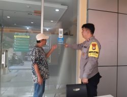 Bhabinkamtibmas Taman Sari Pasang Stiker Bantuan Polisi, Warga Kini Lebih Mudah Lapor Kejadian
