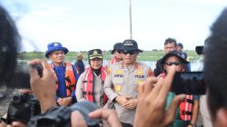 Kapolda Metro Jaya Bagikan Sembako ke Warga Terdampak Banjir di Muara Gembong